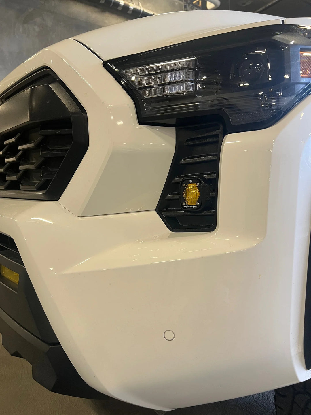 Baja 686 Industries LLC S1 Led vent cover (Gloss Black) + Baja Design S1 Auxiliary Ligh POD Pair for Tacoma (2024+)