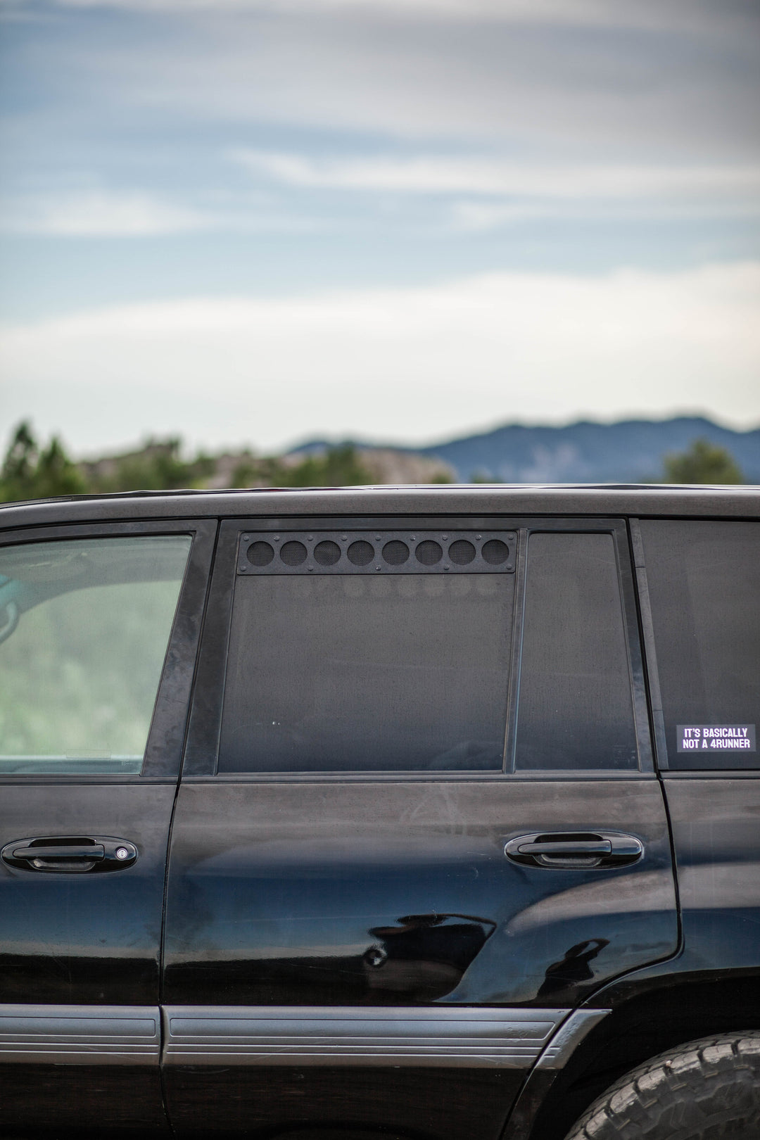 1998–2007 Toyota Land Cruiser 100 Series / Lexus LX470 Rear Window Vents (J100)