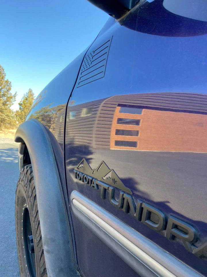 Tactilian Universal Mountain Range Vehicle Magnet