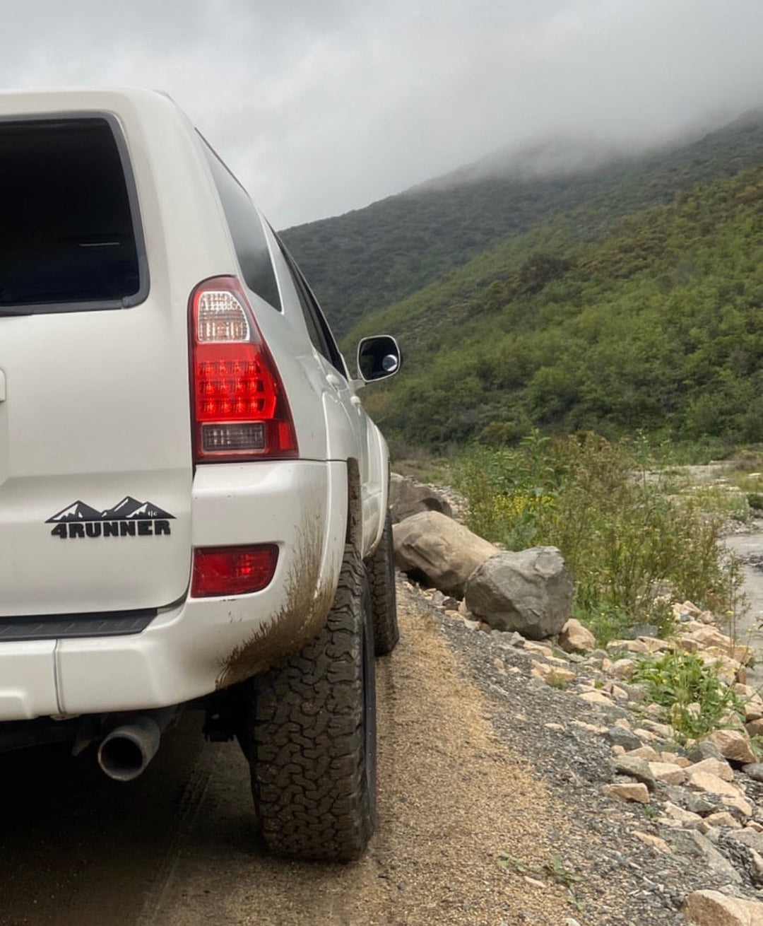 Tactilian Universal Mountain Range Vehicle Magnet