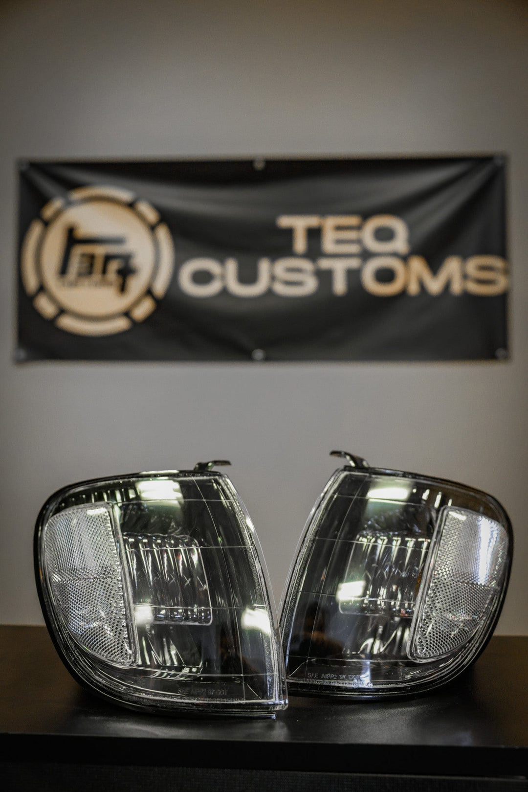 00-04 Tundra Access Cab Black Corner Lights