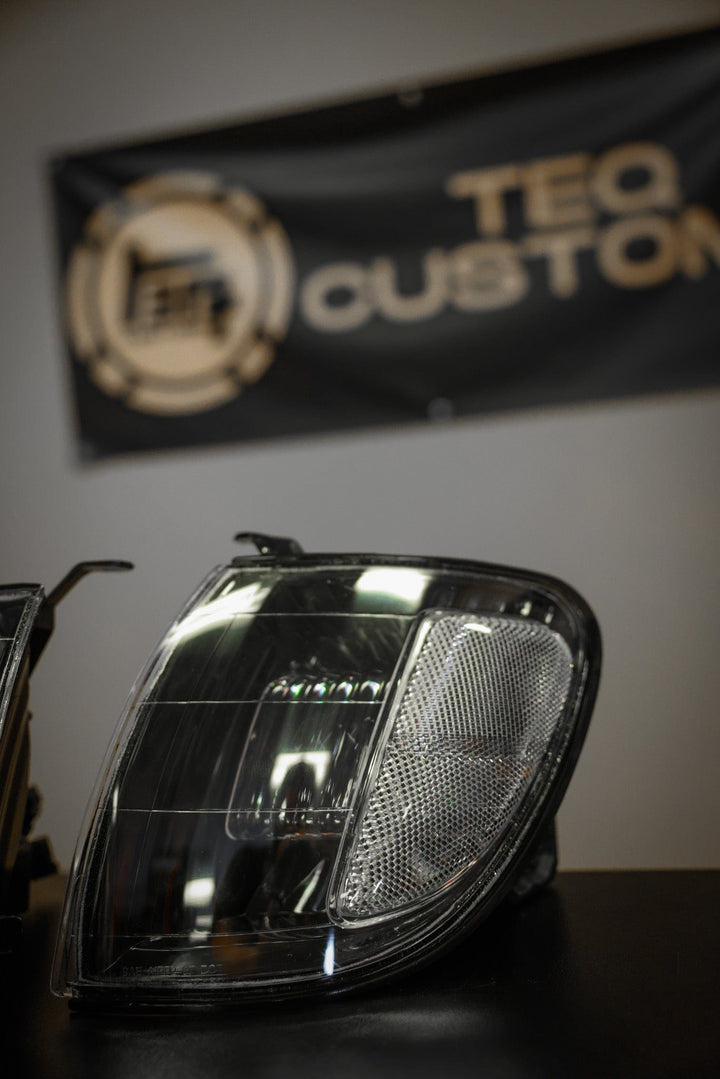 00-04 Tundra Access Cab Black Corner Lights