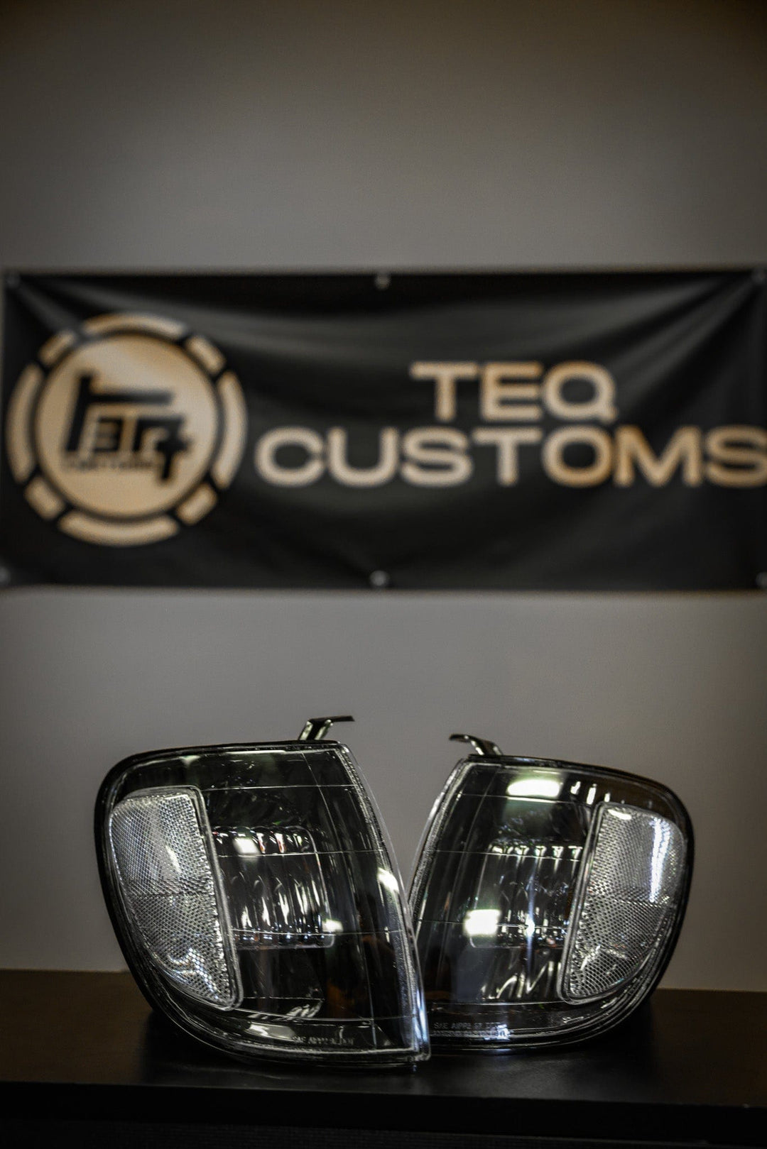 00-04 Tundra Access Cab Black Corner Lights